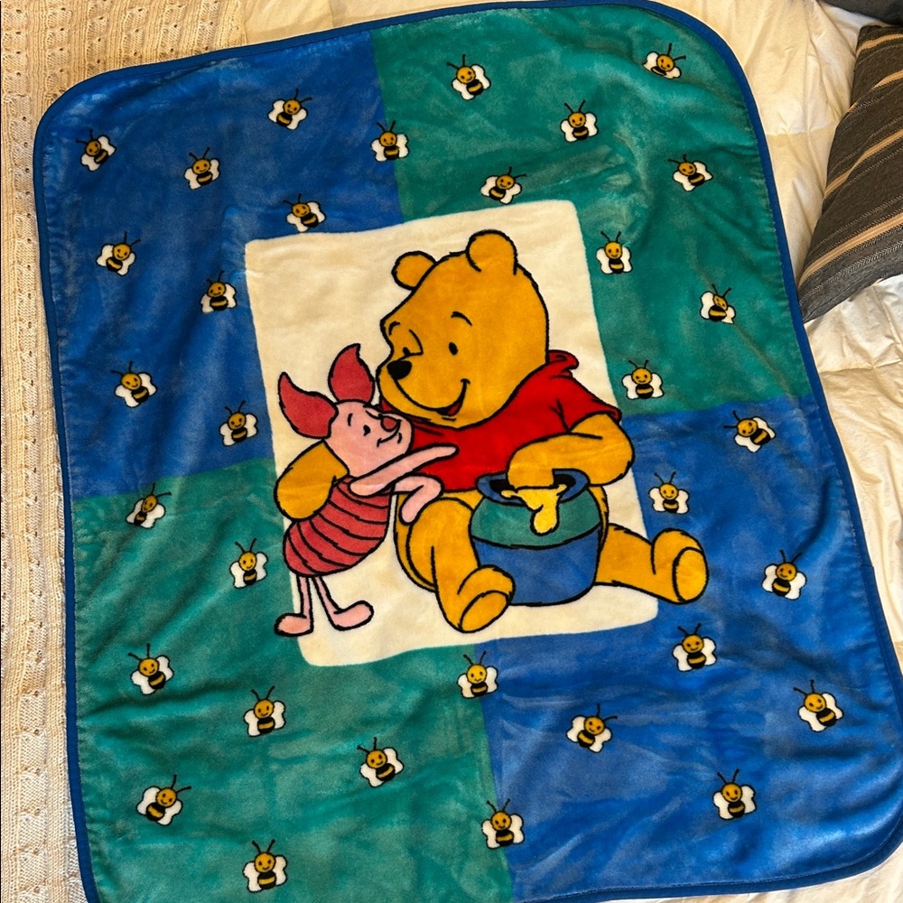Winnie the Pooh, Piglet Vintage Disney fleece Blanket, bees, honey